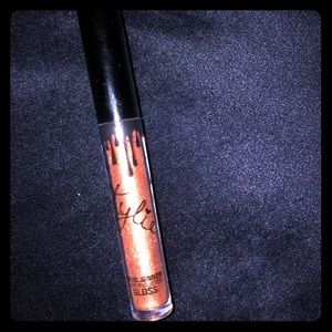 Kylie glitter gloss in Glamour